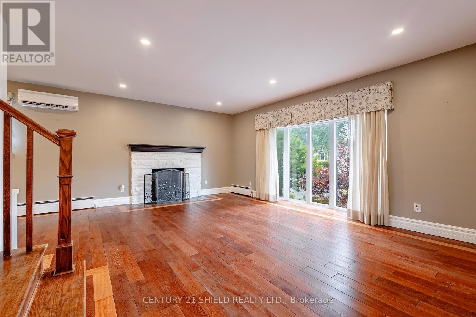 903 Riverdale Avenue, Cornwall, ON - Indoor With Fireplace