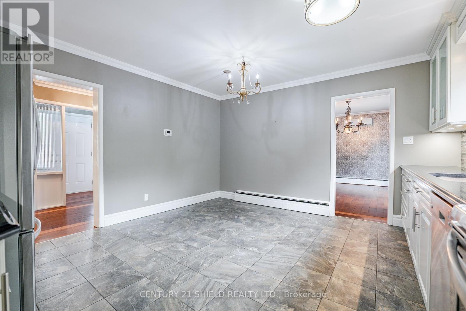 903 Riverdale Avenue, Cornwall, ON - Indoor Photo Showing Kitchen