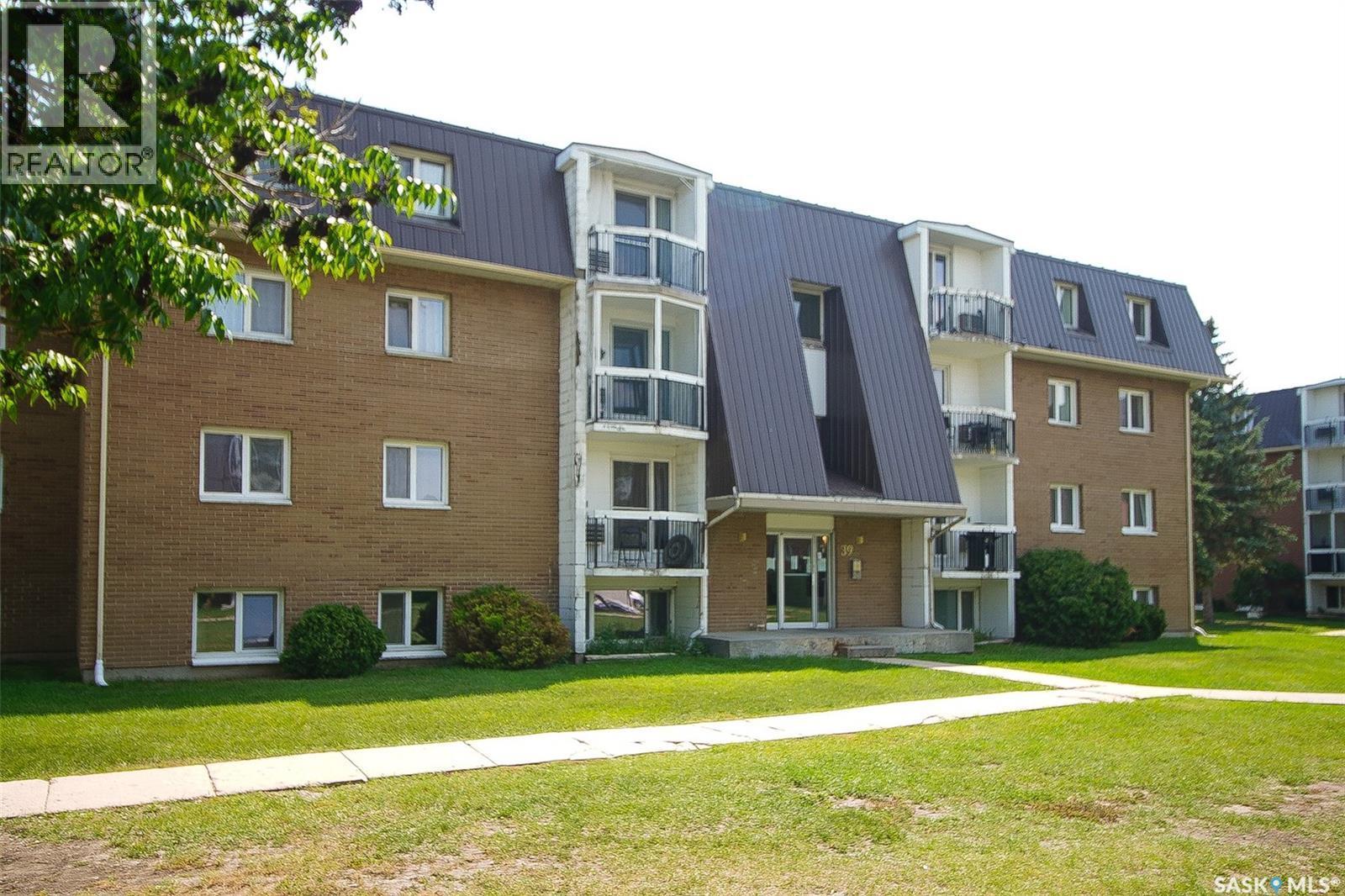 34 39 Centennial Street, Regina, SK - Outdoor With Facade