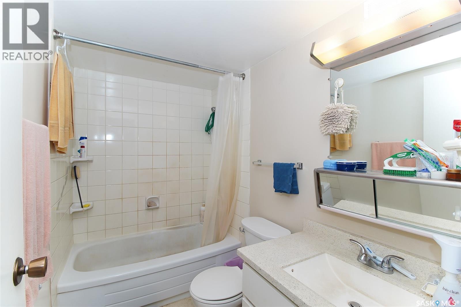34 39 Centennial Street, Regina, SK - Indoor Photo Showing Bathroom