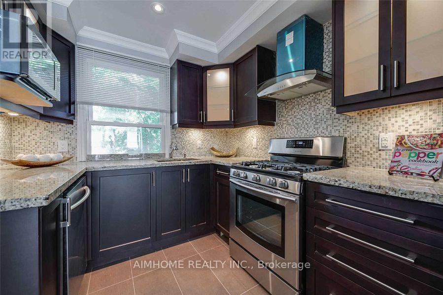 Th#2 - 360 R Dundas Street E, Toronto, ON - Indoor Photo Showing Kitchen With Upgraded Kitchen