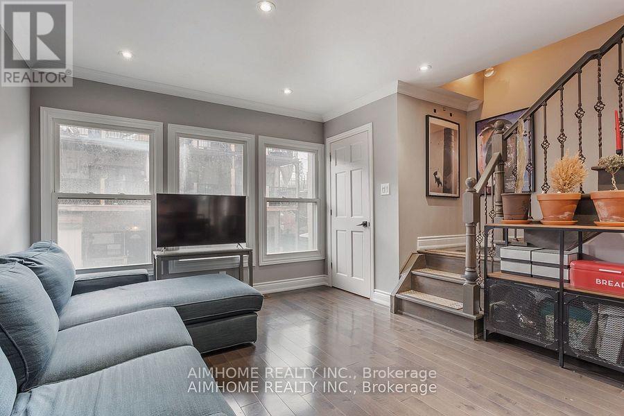 Th#2 - 360 R Dundas Street E, Toronto, ON - Indoor Photo Showing Living Room