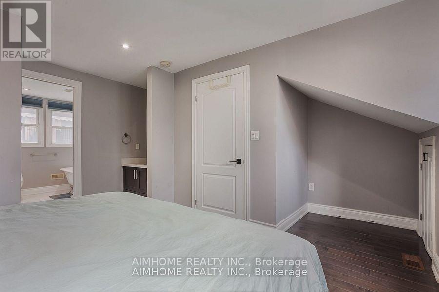 Th#2 - 360 R Dundas Street E, Toronto, ON - Indoor Photo Showing Bedroom