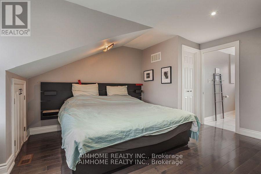 Th#2 - 360 R Dundas Street E, Toronto, ON - Indoor Photo Showing Bedroom