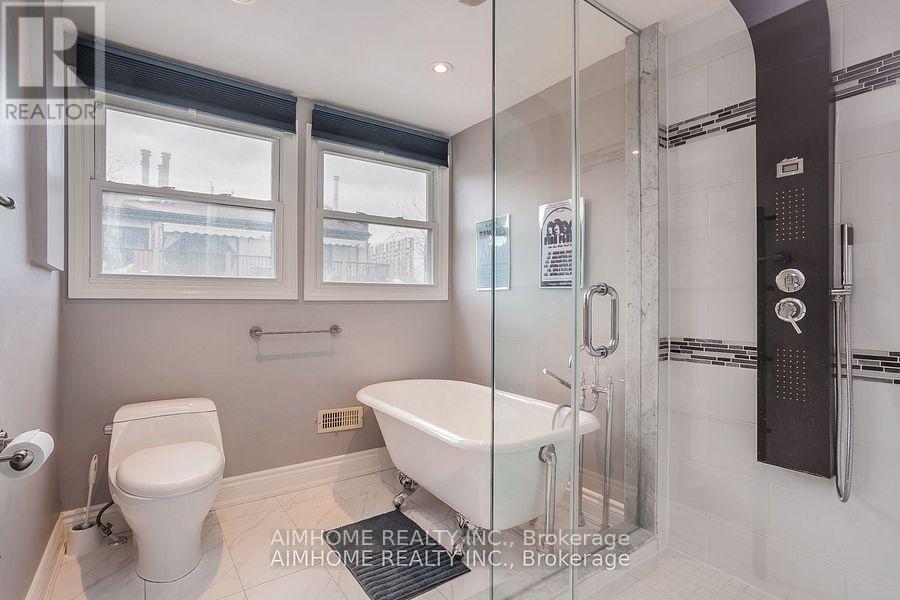 Th#2 - 360 R Dundas Street E, Toronto, ON - Indoor Photo Showing Bathroom