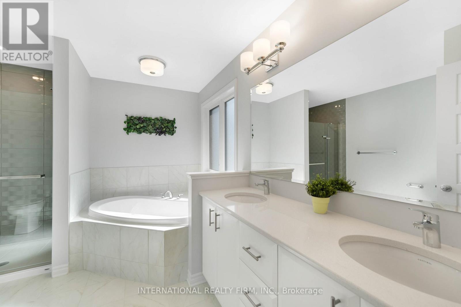 5 Pc Ensuite - 696 Moonflower Crescent, Ottawa, ON - Indoor Photo Showing Bathroom
