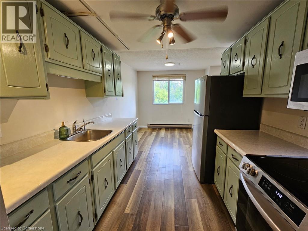 4 Avalon Place Unit# 102, Kitchener, ON - Indoor Photo Showing Kitchen