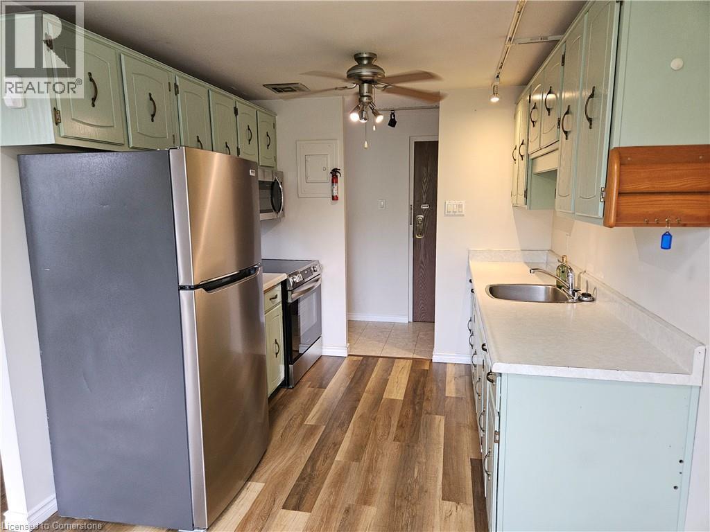 4 Avalon Place Unit# 102, Kitchener, ON - Indoor Photo Showing Kitchen