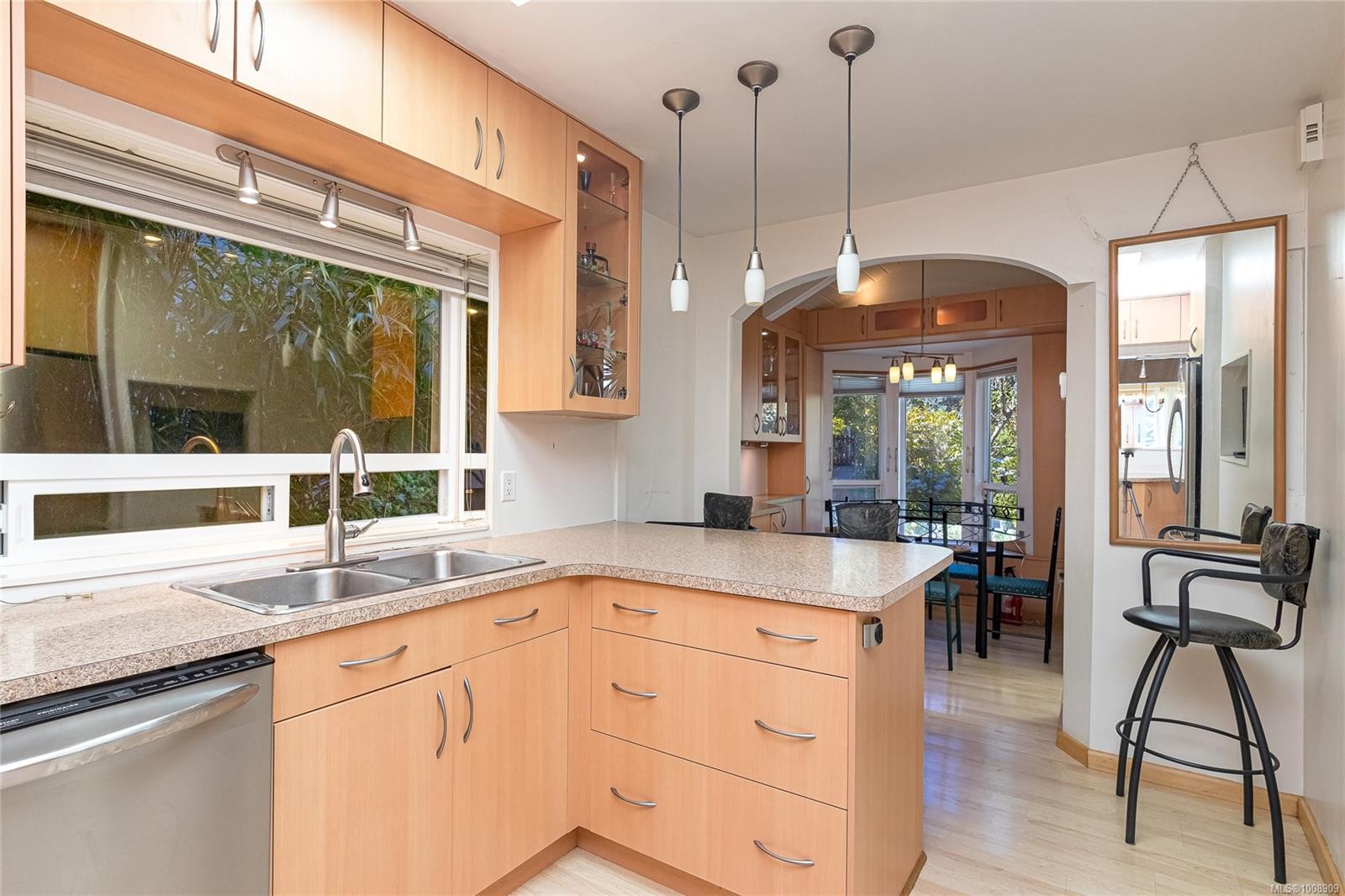 157 Robertson St, Victoria, BC