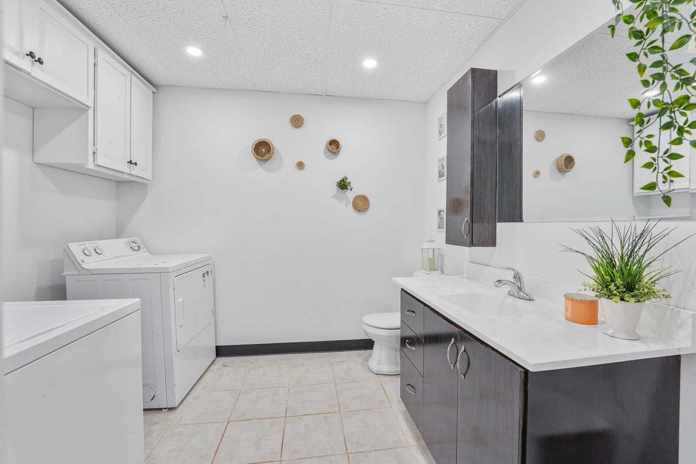 Commerce - 1058 - 1060 Rue Notre-Dame, Saint-Sulpice, QC - Indoor