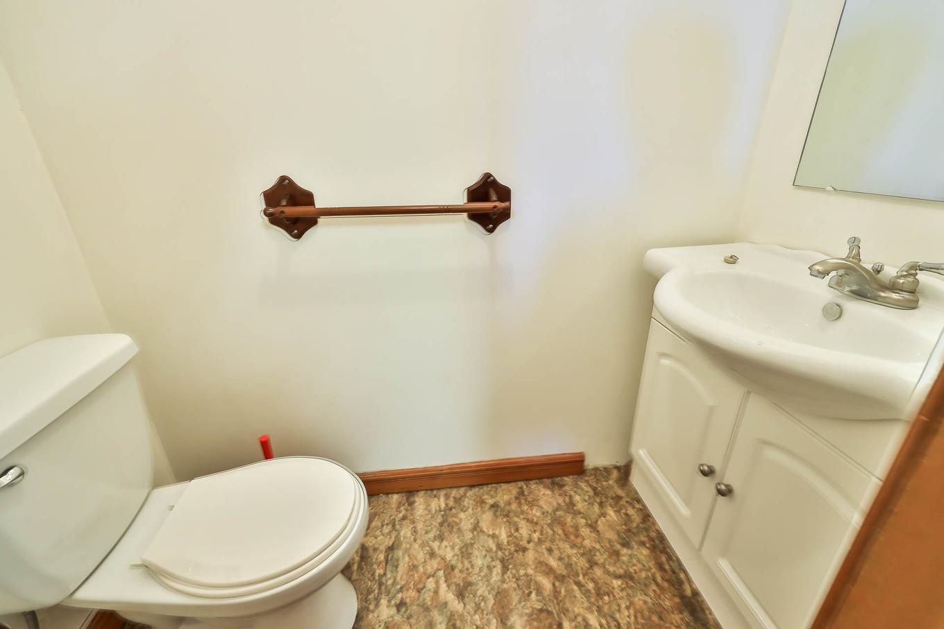 Salle d'eau - 2 Rue Diotte, Gatineau (Buckingham), QC - Indoor Photo Showing Bathroom