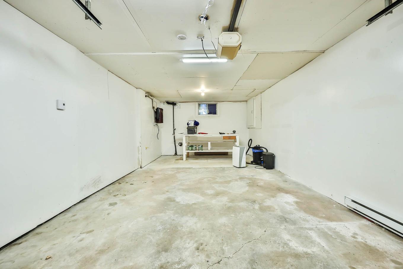 Garage - 2 Rue Diotte, Gatineau (Buckingham), QC - Indoor Photo Showing Garage