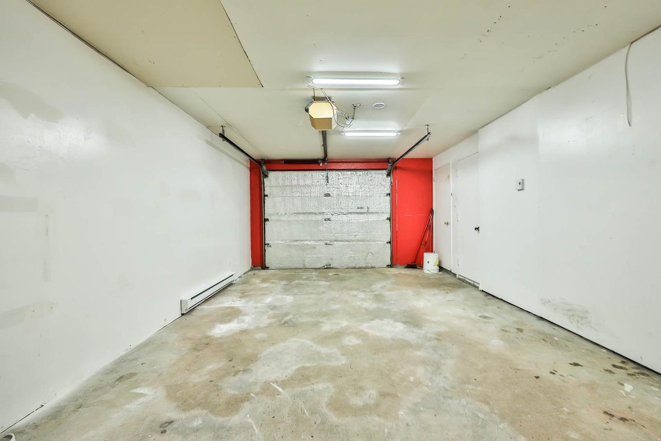 Garage - 2 Rue Diotte, Gatineau (Buckingham), QC - Indoor Photo Showing Garage