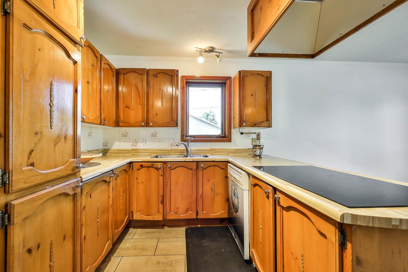 Cuisine - 2 Rue Diotte, Gatineau (Buckingham), QC - Indoor Photo Showing Kitchen With Double Sink