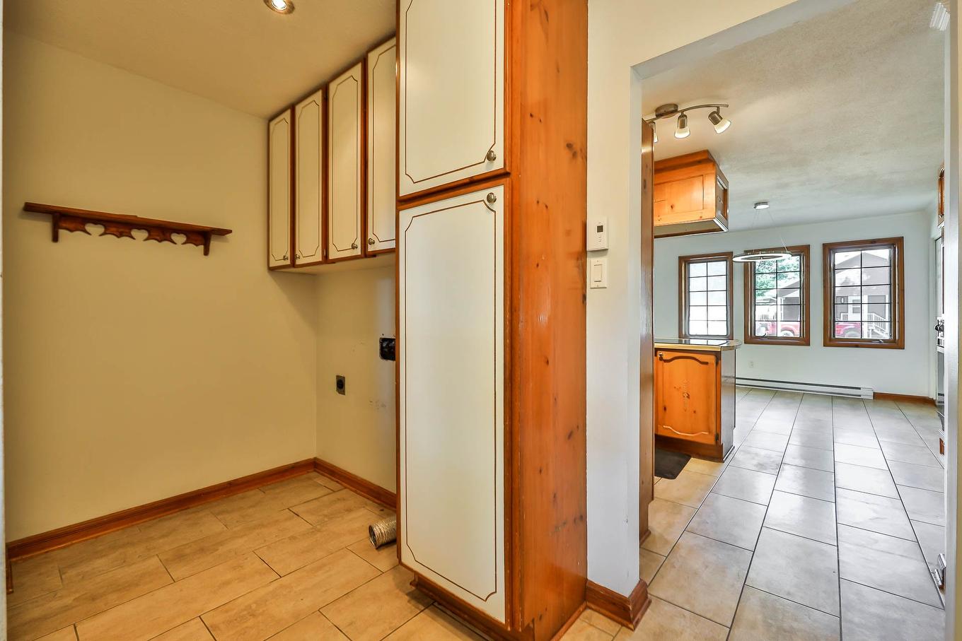 Rangement - 2 Rue Diotte, Gatineau (Buckingham), QC - Indoor Photo Showing Other Room