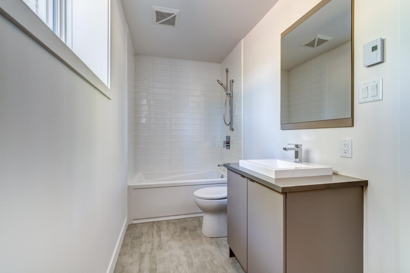 Salle de bains - 8757 Rue De Touraine, Sorel-Tracy, QC - Indoor Photo Showing Bathroom