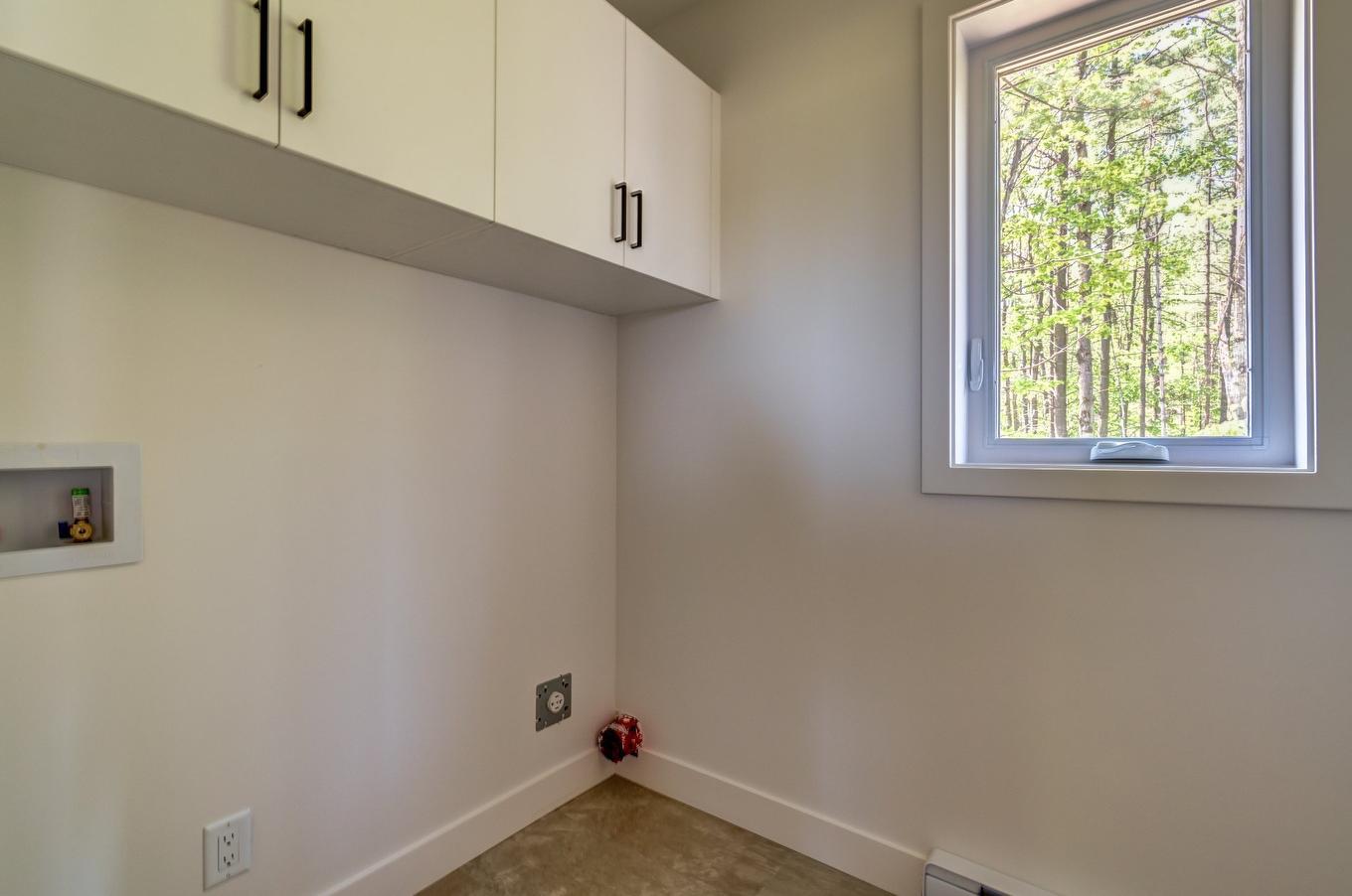 Salle de lavage - 8726 Rue De Touraine, Sorel-Tracy, QC - Indoor Photo Showing Other Room