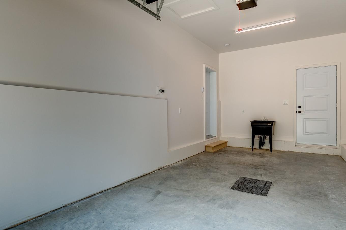 Garage - 8726 Rue De Touraine, Sorel-Tracy, QC - Indoor Photo Showing Other Room