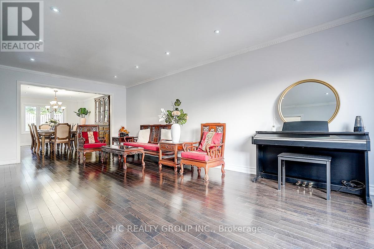 19 Delancey Crescent, Markham, ON - Indoor Photo Showing Living Room