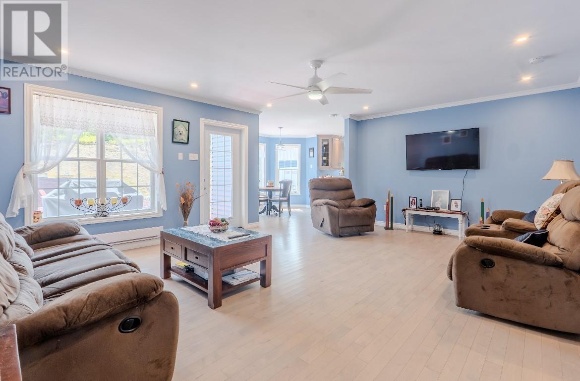 40 Main Road, Bristol'S Hope, NL - Indoor Photo Showing Living Room