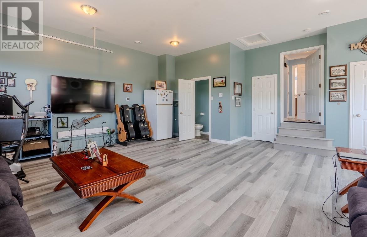 40 Main Road, Bristol'S Hope, NL - Indoor Photo Showing Living Room