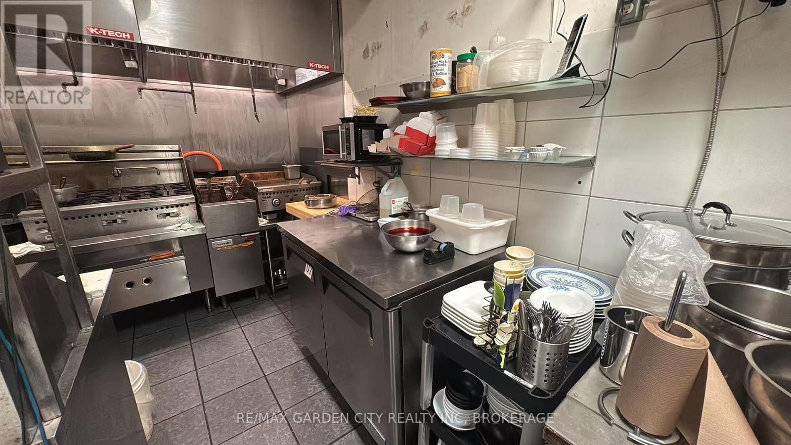 7 - 100 Fourth Avenue, St. Catharines (Ridley), ON