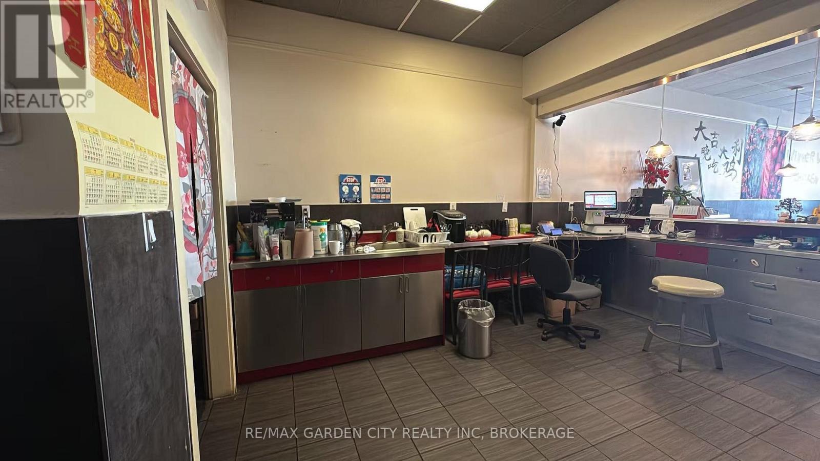 7 - 100 Fourth Avenue, St. Catharines (Ridley), ON