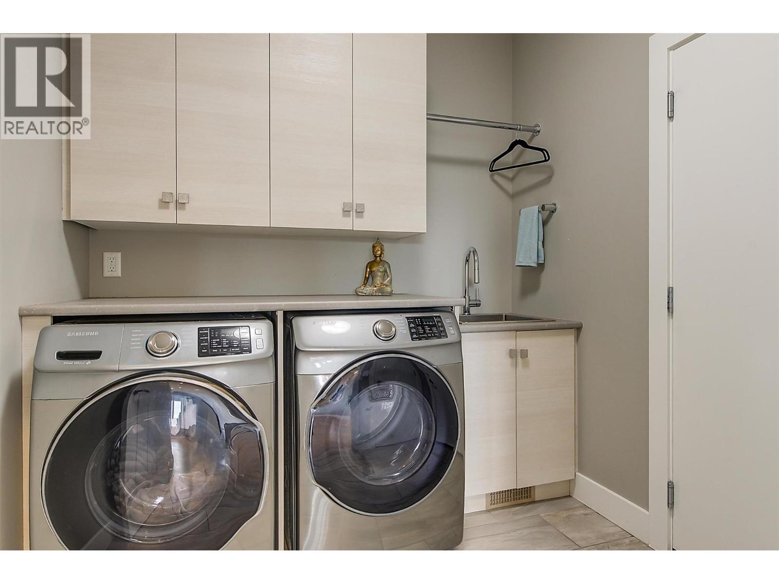 514 Quartz Crescent Unit# 6, Kelowna, BC - Indoor Photo Showing Laundry Room