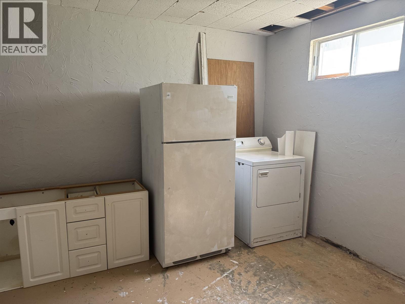 40 Mcintyre Drive, Mackenzie, BC - Indoor Photo Showing Laundry Room