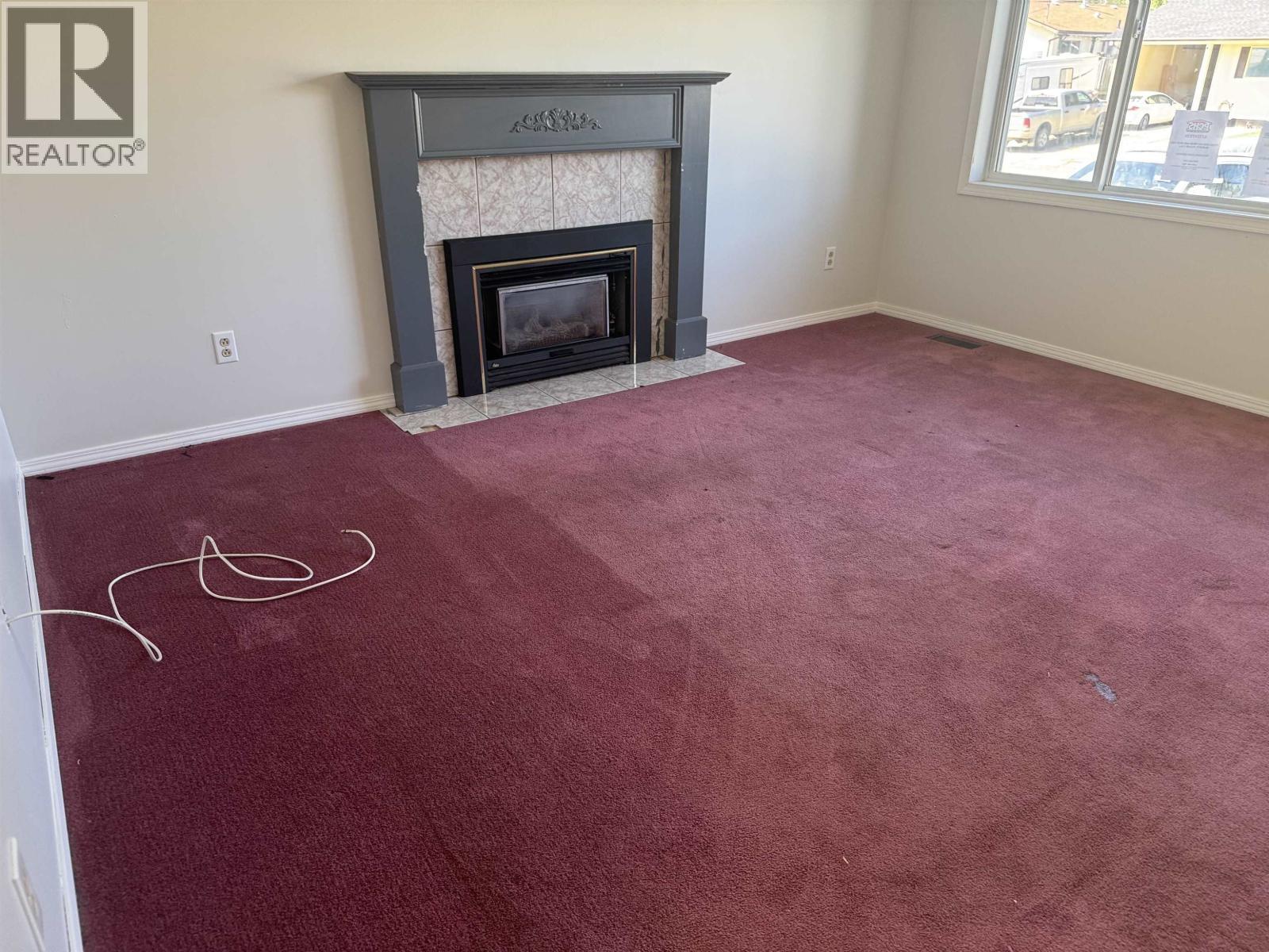 40 Mcintyre Drive, Mackenzie, BC - Indoor Photo Showing Living Room With Fireplace