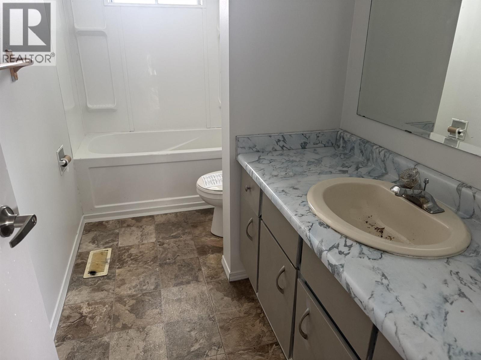 40 Mcintyre Drive, Mackenzie, BC - Indoor Photo Showing Bathroom