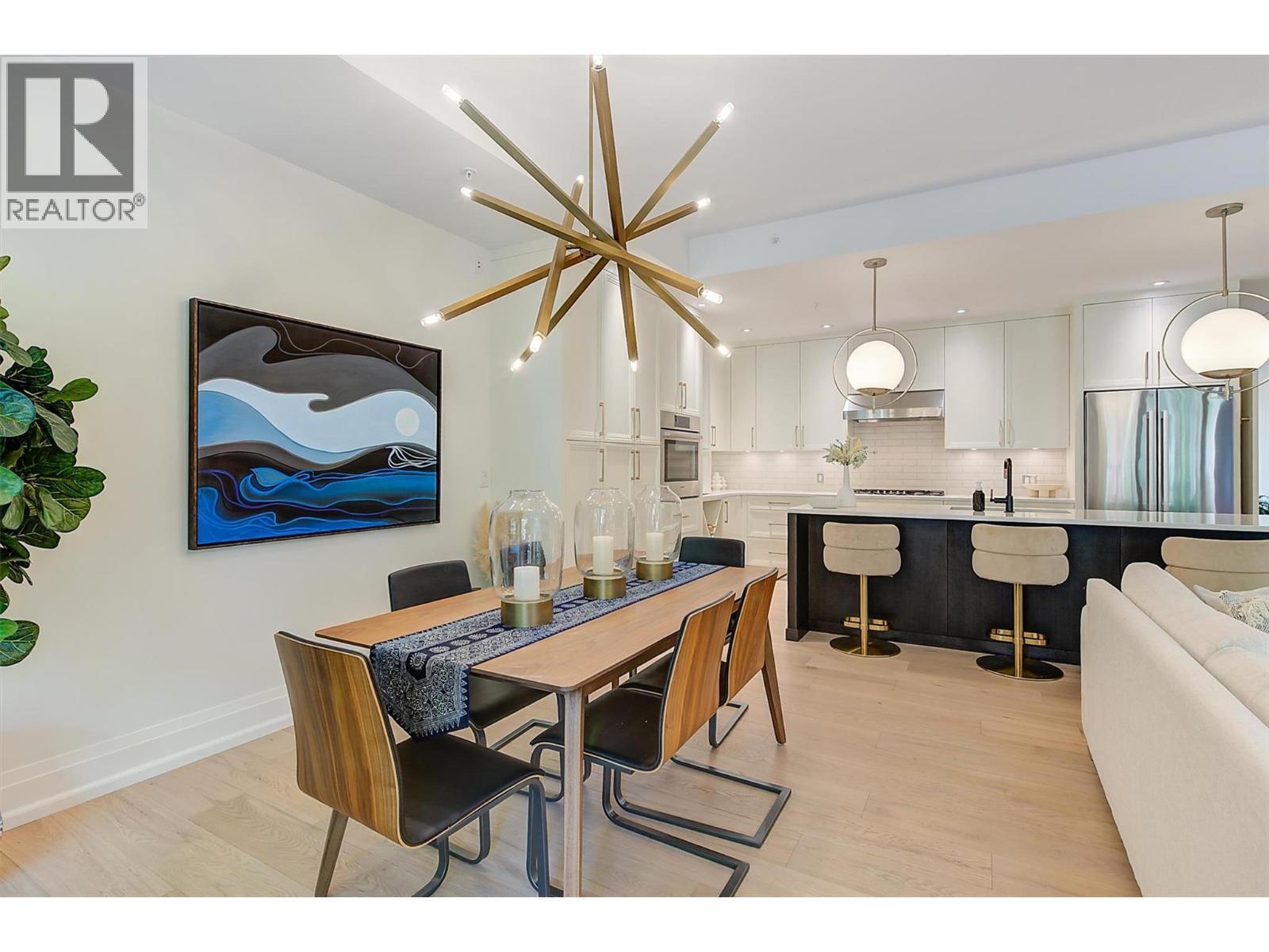 450 Groves Avenue Unit# 102, Kelowna, BC - Indoor Photo Showing Dining Room