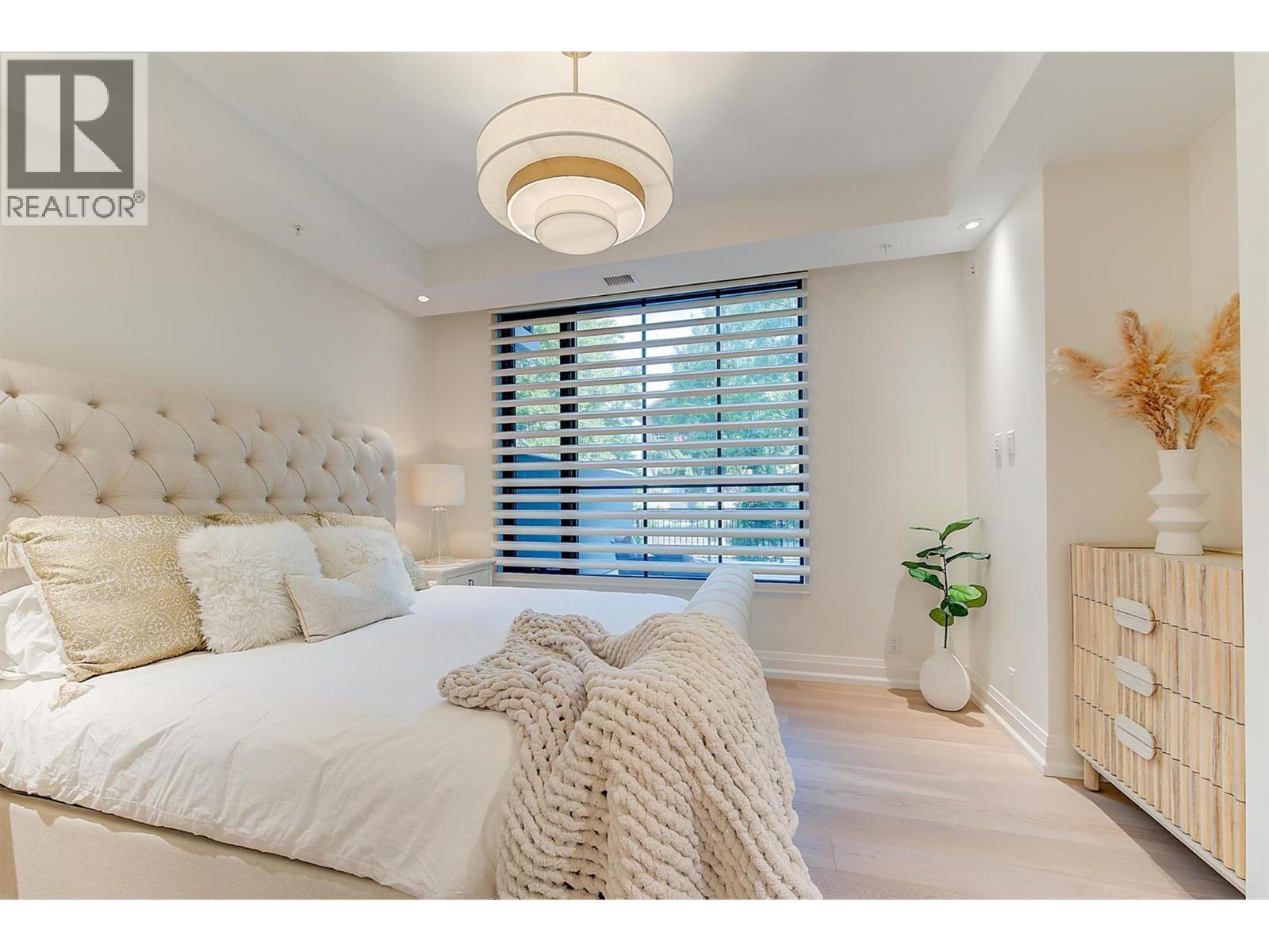 450 Groves Avenue Unit# 102, Kelowna, BC - Indoor Photo Showing Bedroom