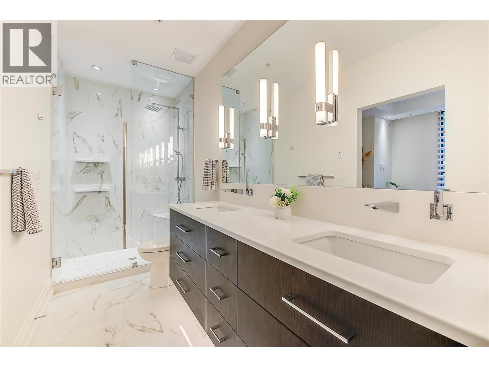 450 Groves Avenue Unit# 102, Kelowna, BC - Indoor Photo Showing Bathroom