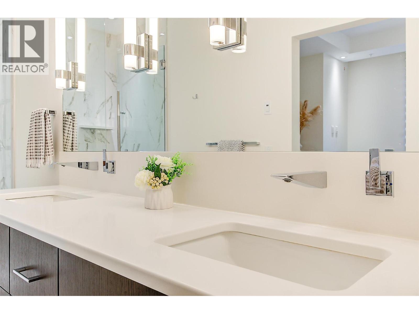 450 Groves Avenue Unit# 102, Kelowna, BC - Indoor Photo Showing Bathroom