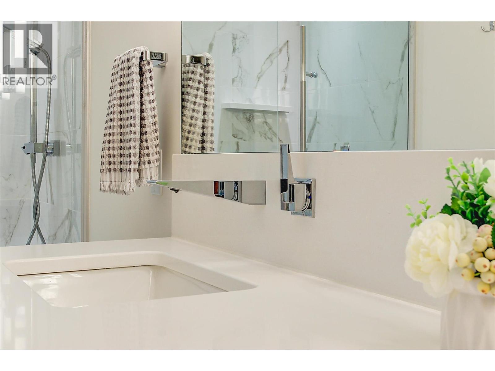 450 Groves Avenue Unit# 102, Kelowna, BC - Indoor Photo Showing Bathroom