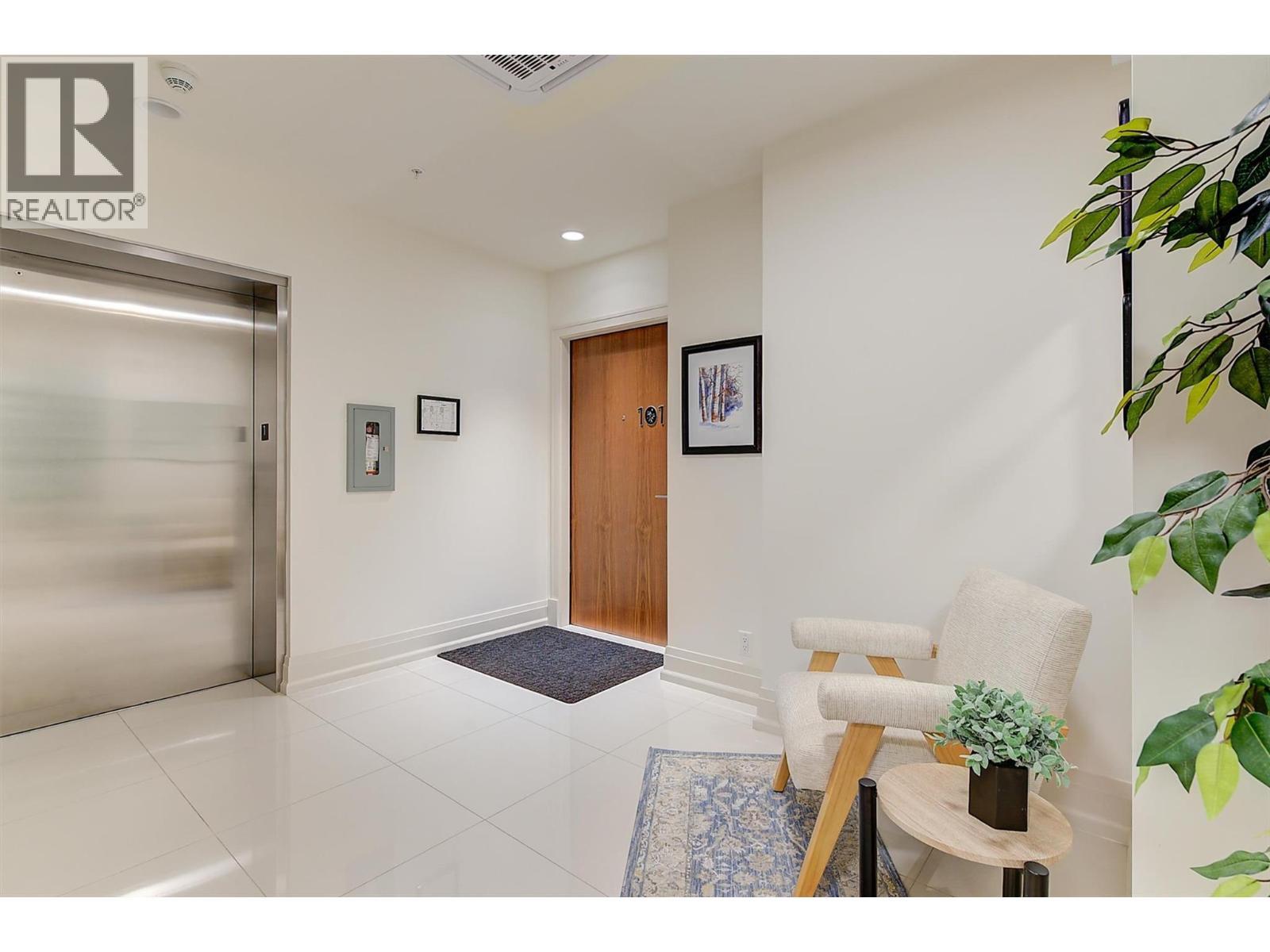 450 Groves Avenue Unit# 102, Kelowna, BC - Indoor Photo Showing Other Room