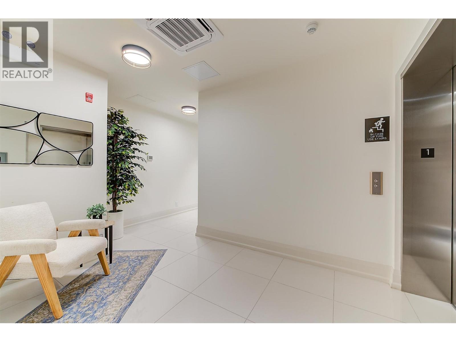 450 Groves Avenue Unit# 102, Kelowna, BC - Indoor Photo Showing Other Room