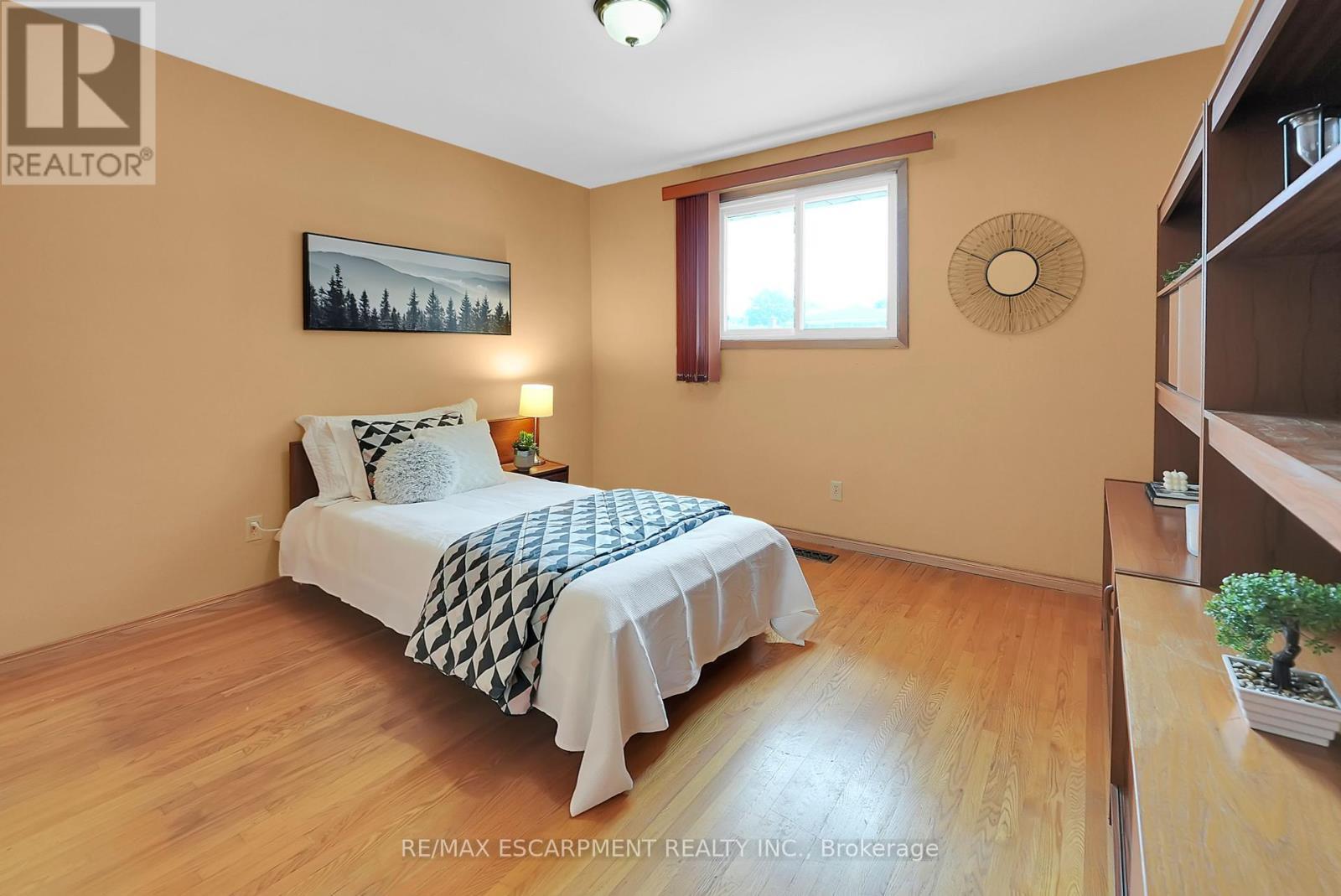 11 Pinard Street, Hamilton, ON - Indoor Photo Showing Bedroom