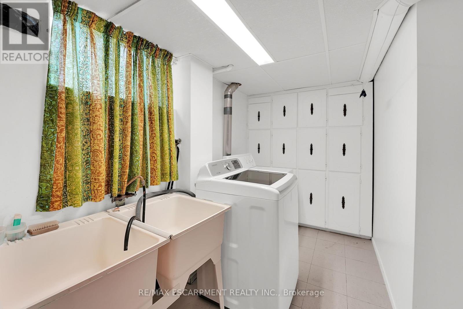 11 Pinard Street, Hamilton, ON - Indoor Photo Showing Laundry Room