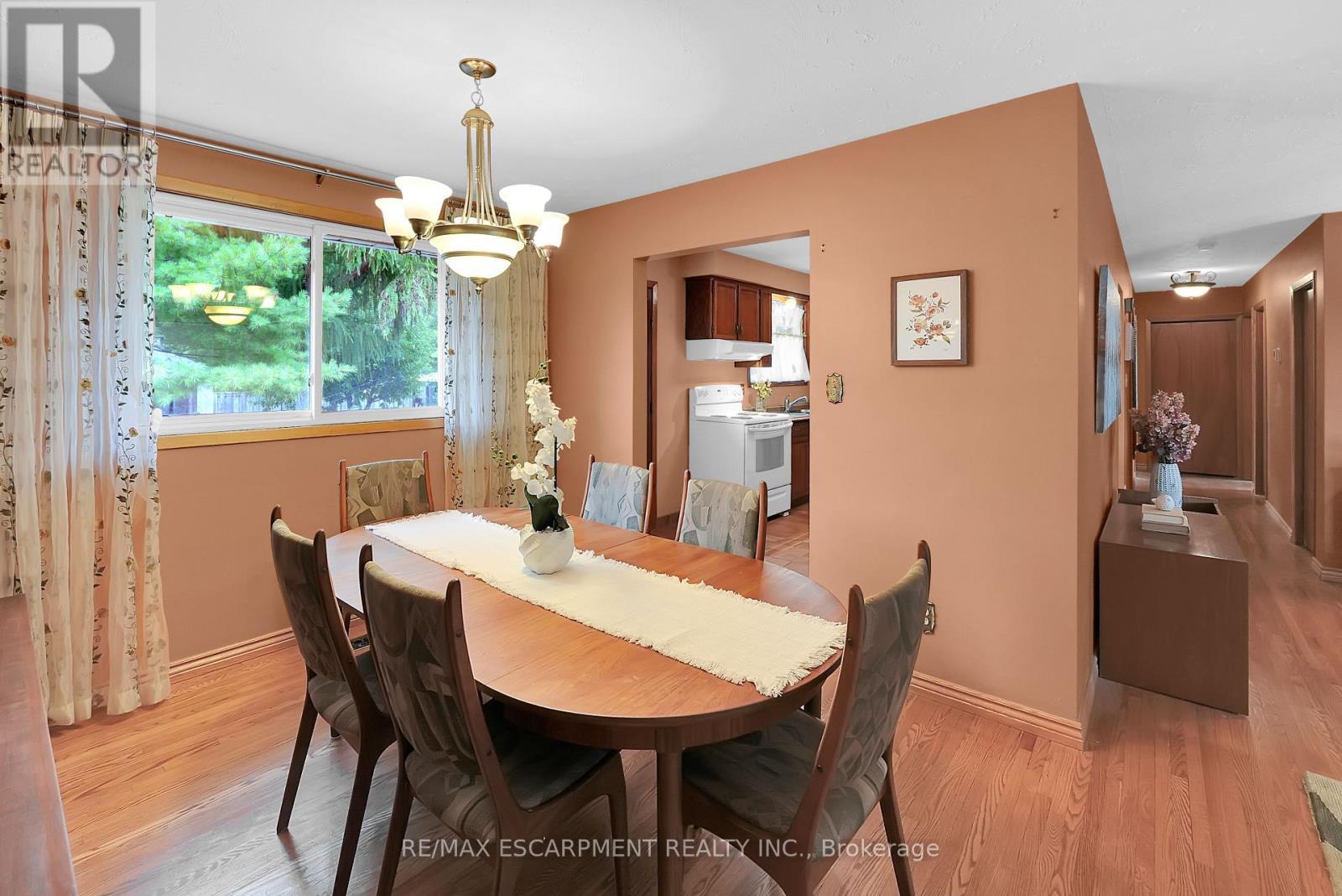 11 Pinard Street, Hamilton, ON - Indoor Photo Showing Dining Room
