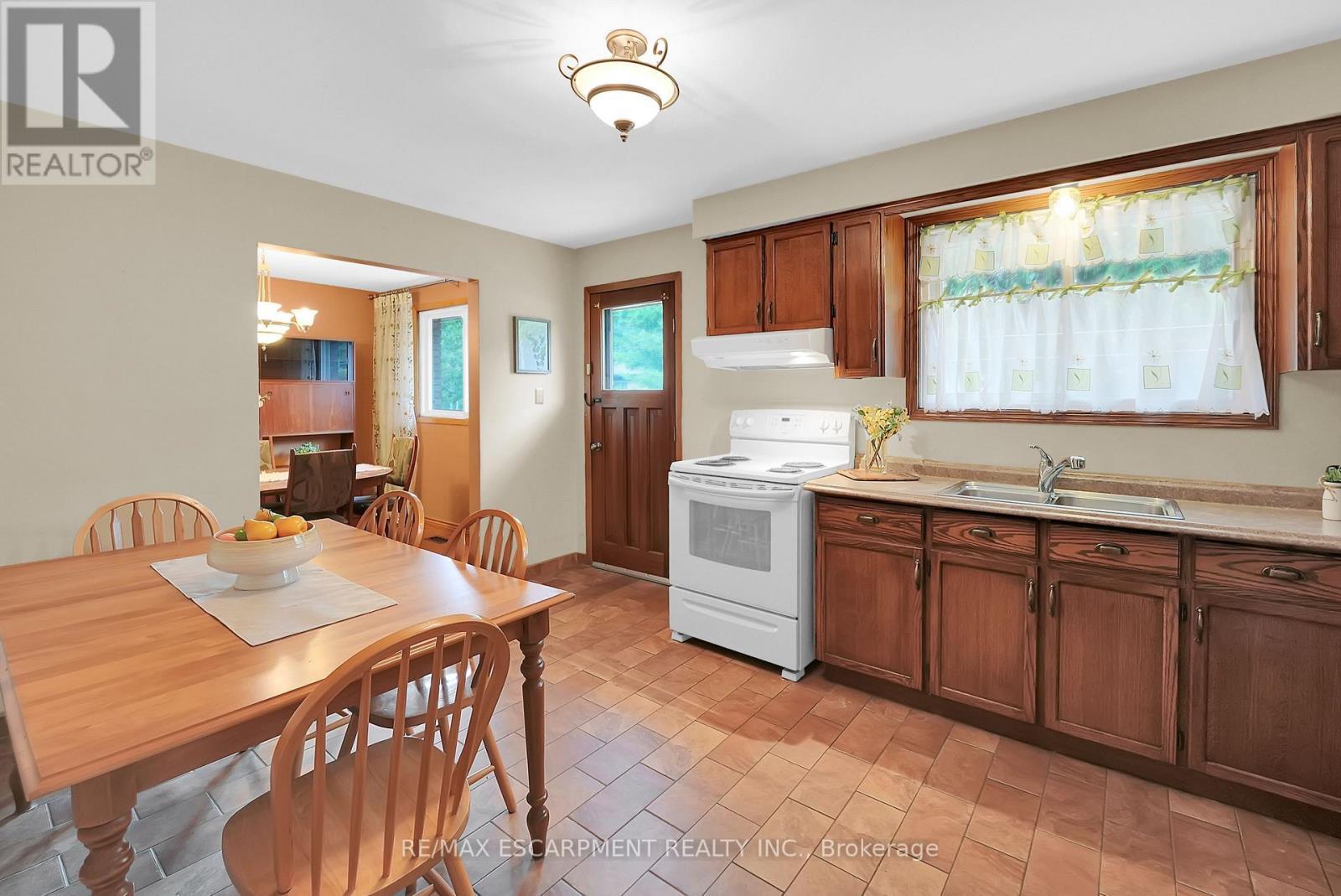 11 Pinard Street, Hamilton, ON - Indoor