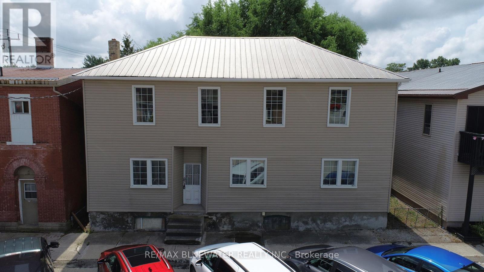 11 Mill Avenue, Bluewater (Zurich), ON - Outdoor