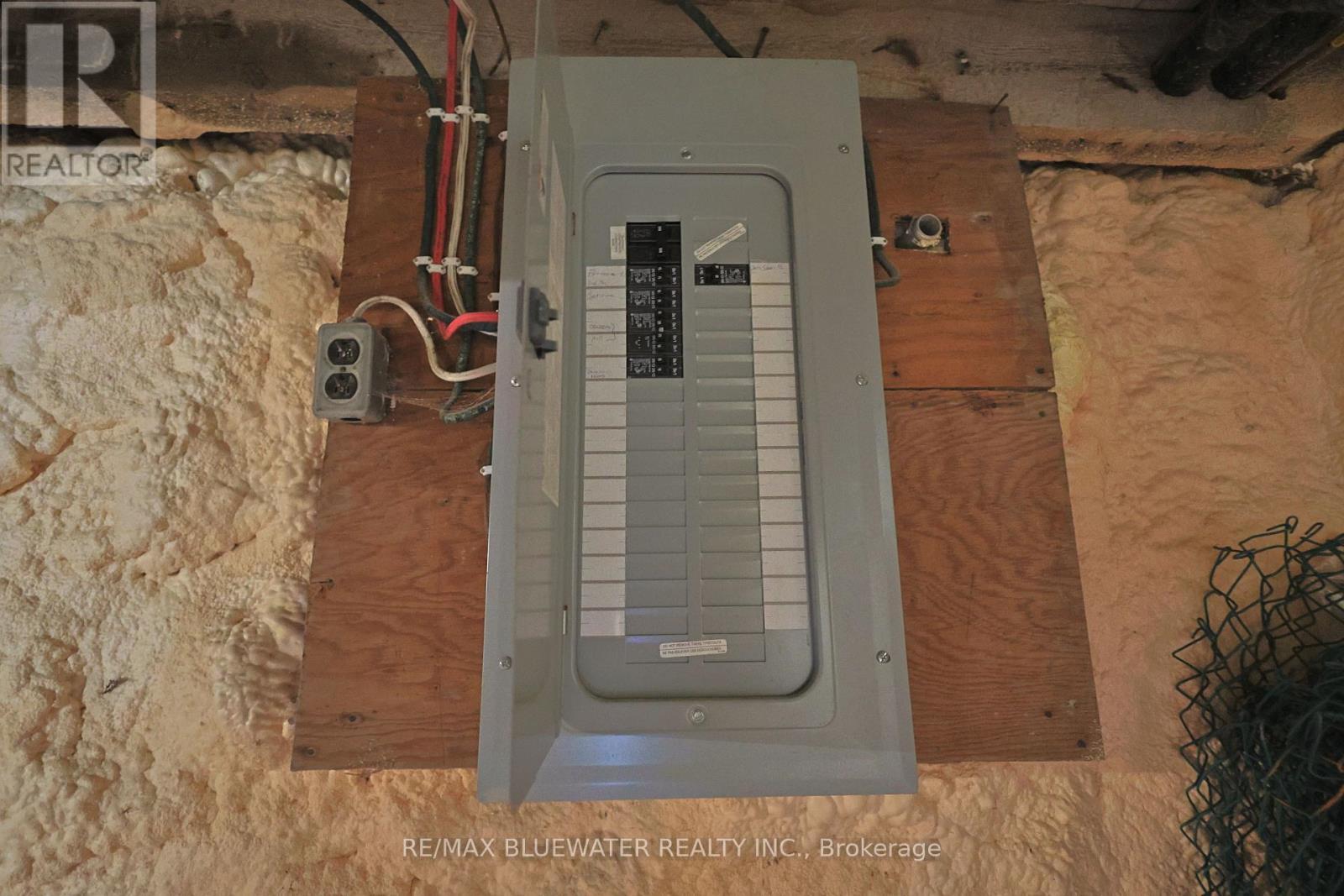 11 Mill Avenue, Bluewater (Zurich), ON - Indoor Photo Showing Other Room