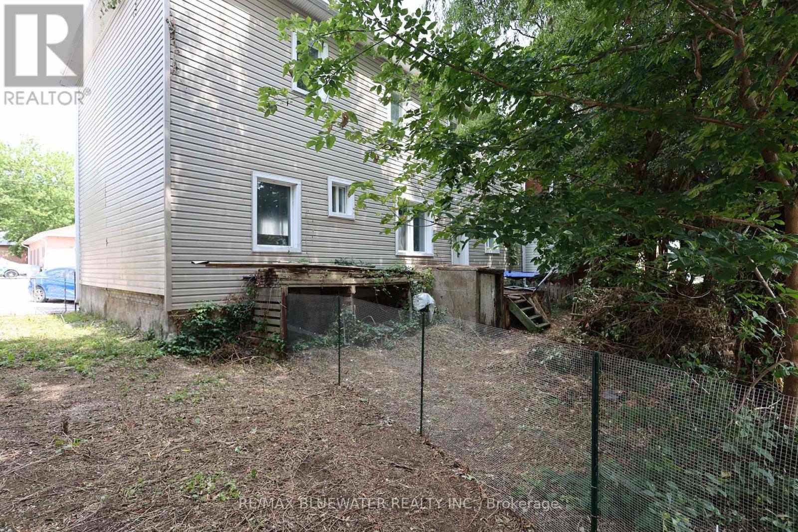 11 Mill Avenue, Bluewater (Zurich), ON - Outdoor