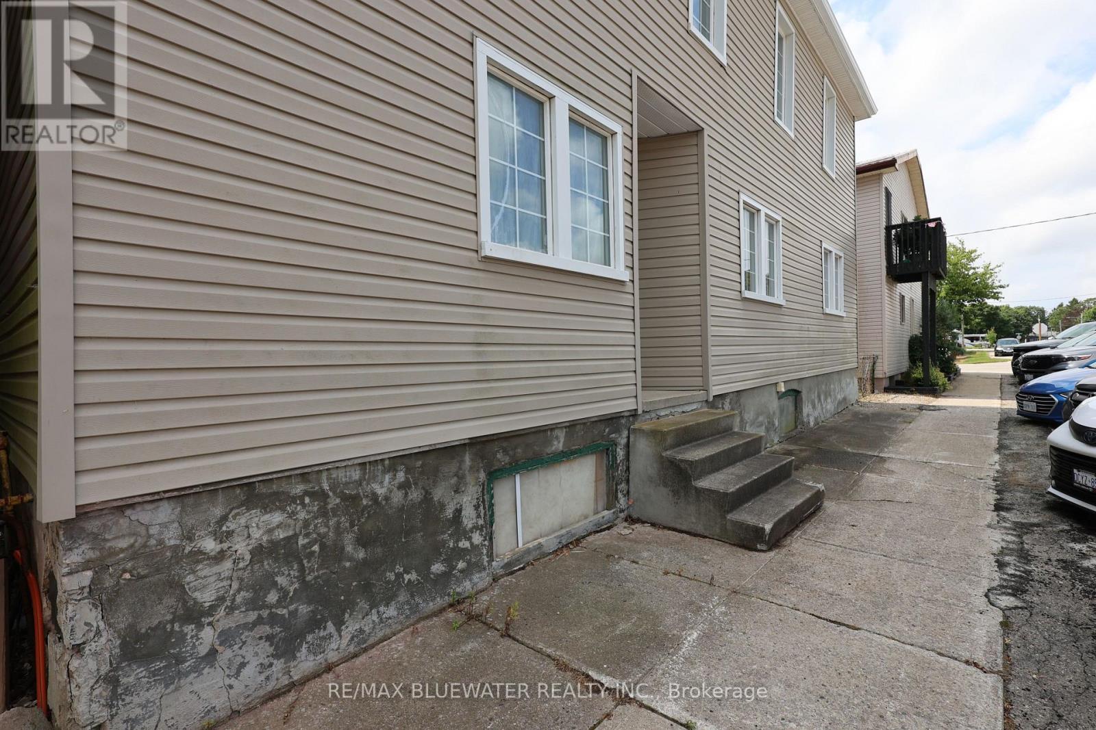 11 Mill Avenue, Bluewater (Zurich), ON - Outdoor With Exterior