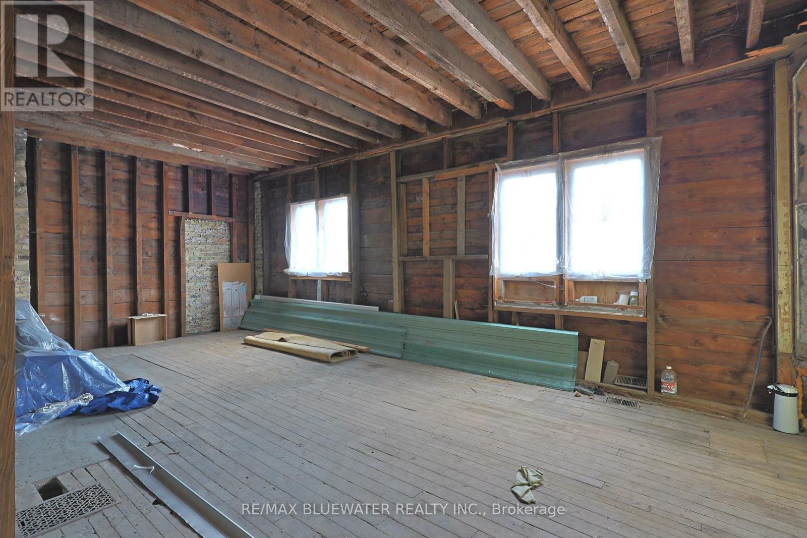11 Mill Avenue, Bluewater (Zurich), ON - Indoor