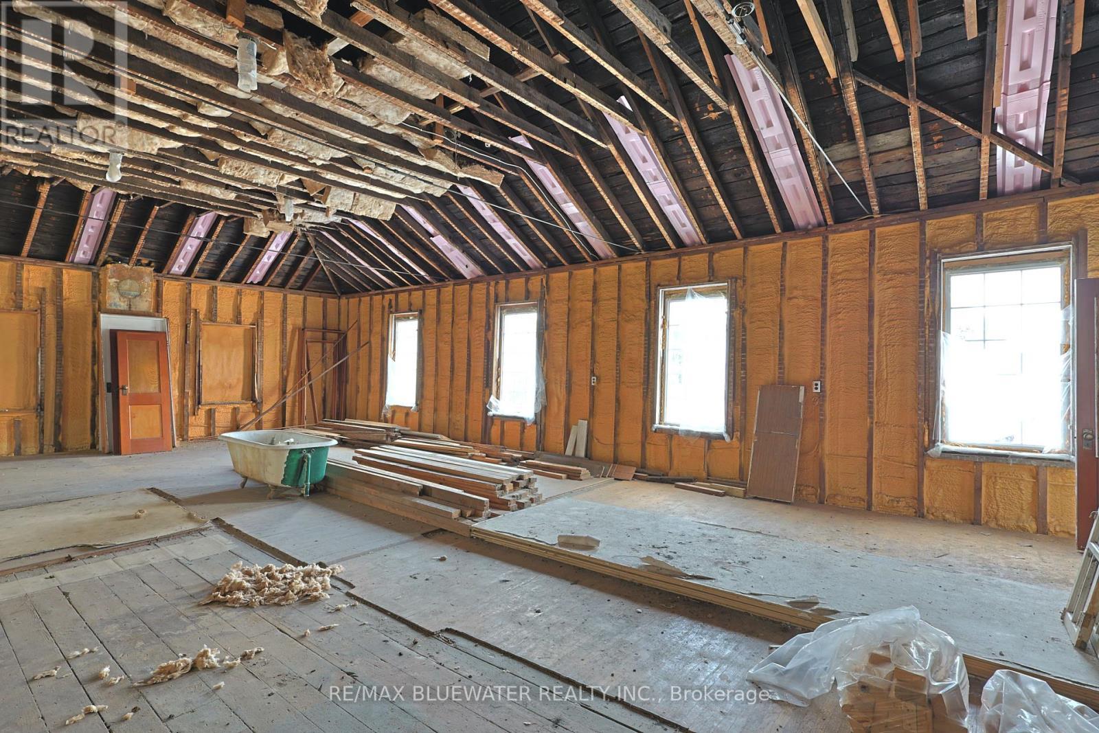 11 Mill Avenue, Bluewater (Zurich), ON - Indoor Photo Showing Other Room