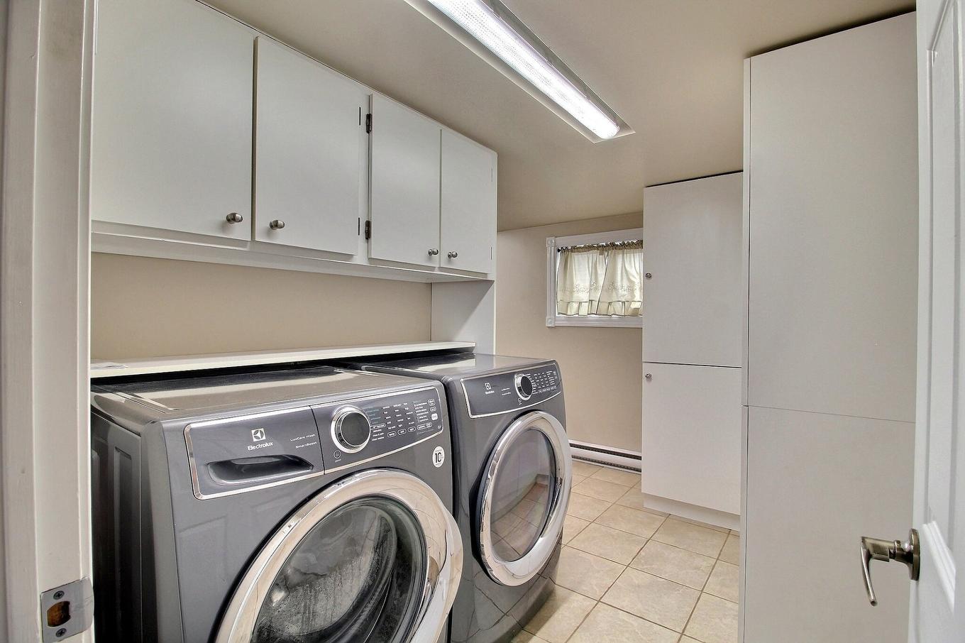 Salle d'eau - 343 - 345 Route 111, Val-D'Or, QC