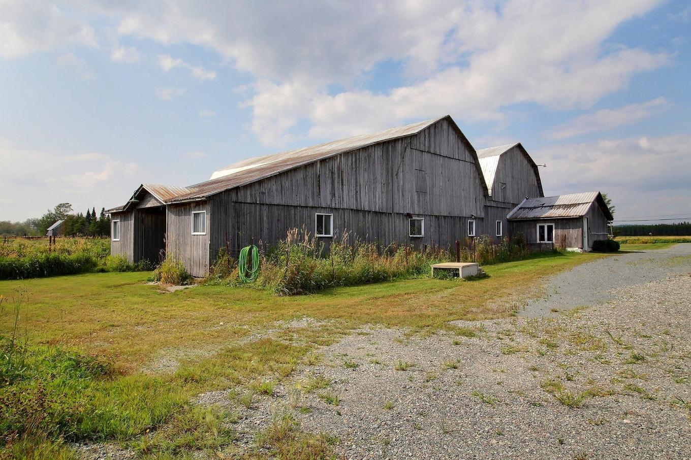 Grange - 343 - 345 Route 111, Val-D'Or, QC